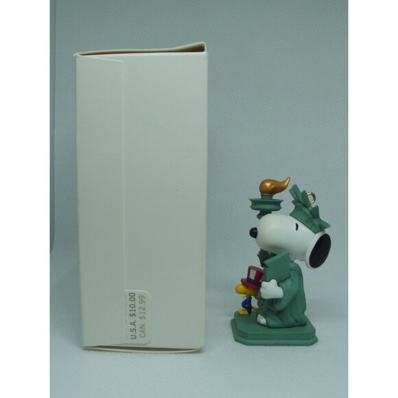 Hallmark Keepsake Ornament 2008 Patriotic Pals #11 Spotlight on Snoopy Series - Picture 3 of 9